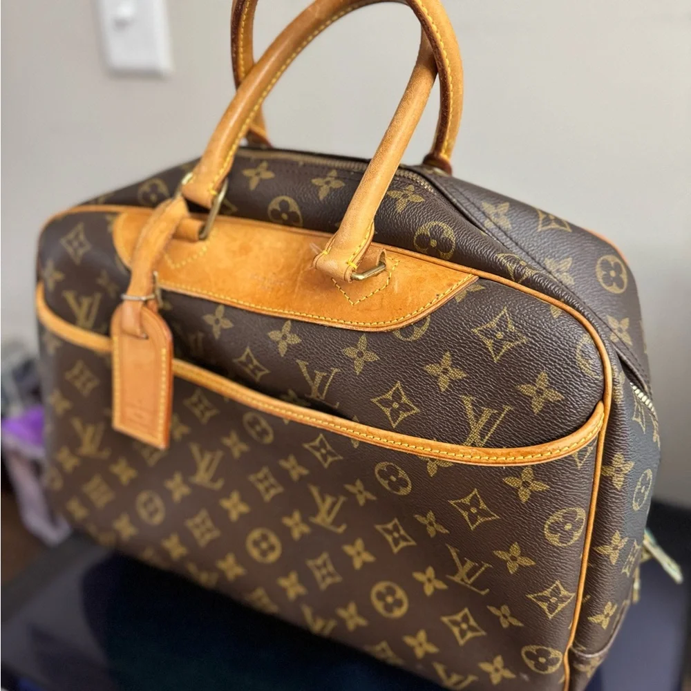 Vintage Classic: Louis Vuitton Deauville Handbag